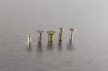 metal için farklı perçin