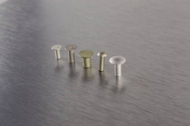 metal için farklı perçin