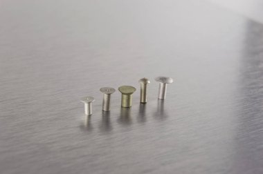 metal için farklı perçin