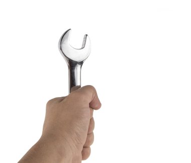 araç anahtarı beyaz arka plan üzerinde elinde tutan