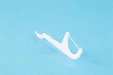 mavi arka plan üzerinde plastik kürdan
