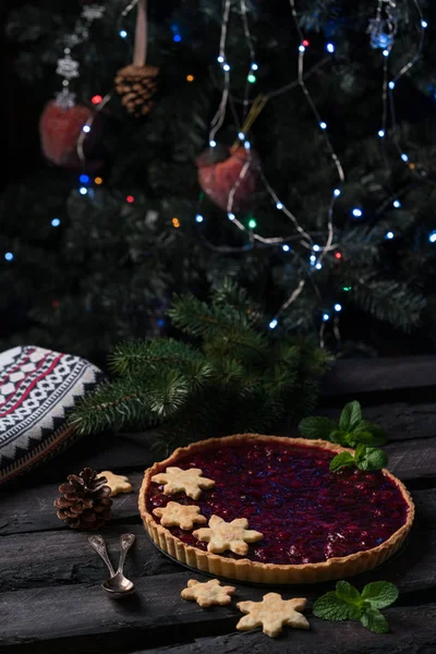 Kerst Taart Cherry Tart Een Donkere Houten Achtergrond Rustieke Stijl — Stockfoto