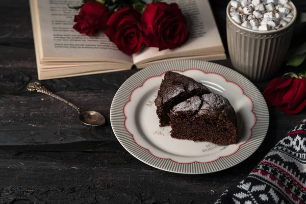 Homemade Chocolate Cake Red Roses Dark Style Rustic Wooden Backdrop — Stock Photo, Image