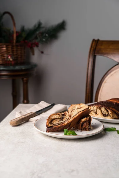 Domowe Śniadanie Pieczywo Czekoladowe Brioszki Stylu Rustykalnym — Zdjęcie stockowe