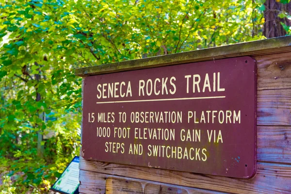 Segnaletica Vicino All Ingresso Del Sentiero Seneca Rocks West Virginia — Foto Stock