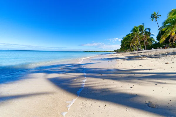 Liten Utanför Kusten Fijiöarna Med Vit Sandstrand — Stockfoto