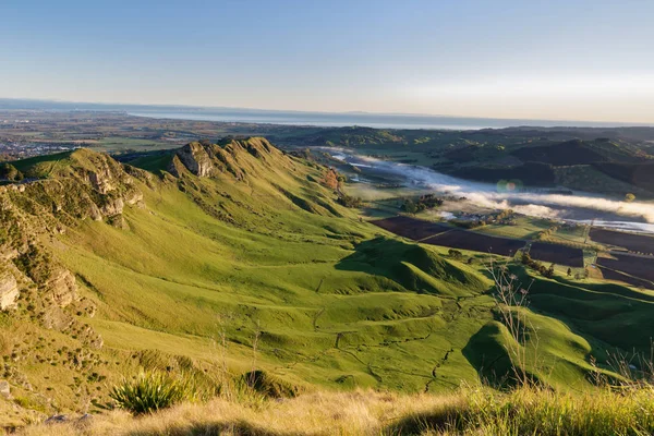 Şafak üzerinde Te Mata tepe, Hawkes Bay, Yeni Zelanda