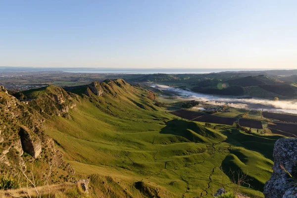 Şafak üzerinde Te Mata tepe, Hawkes Bay, Yeni Zelanda