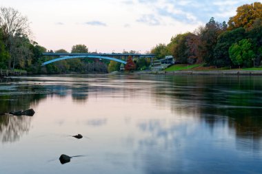 Anzak geçit köprüsü alacakaranlıkta, Hamilton, Yeni Zelanda