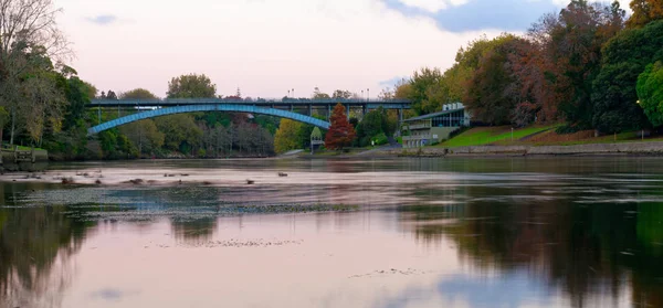Anzak geçit köprüsü alacakaranlıkta, Hamilton, Yeni Zelanda
