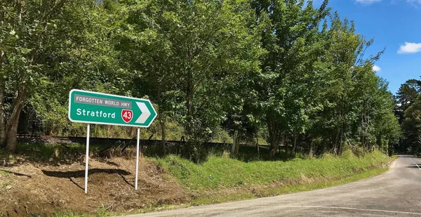 Wegweiser Nach Stratford Entlang Der Vergessenen Weltautobahn Neuseeland — Stockfoto