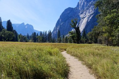 Yosemite Vadisi yolu