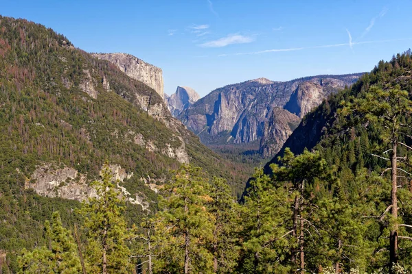 Yosemite Vadisi'nden tünel görünümü görüntülenmesi