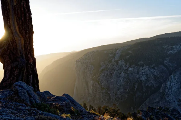 Pôr Sol Sobre Yosemite Valley Dia Fumegante — Fotografia de Stock