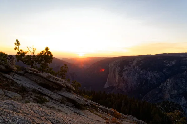 Ηλιοβασίλεμα Πάνω Από Την Κοιλάδα Yosemite Λαμβάνονται Από Sentenial Θόλος — Φωτογραφία Αρχείου