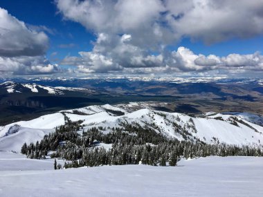 Yellowstone Np karla kaplı Mt Washburn iz