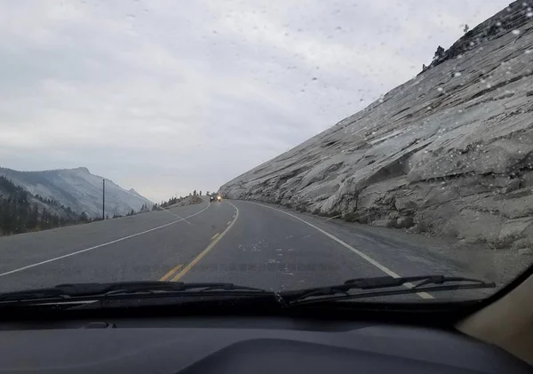 POV view from inside a car on a rainy day in Yosemite National Park — Stock Photo, Image