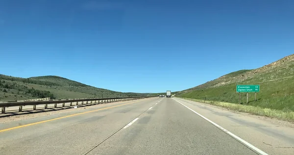 Driving along Interstate 80 near Evanston, Wyoming — Stock Photo, Image