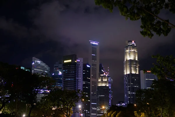 Wolkenkrabbers Singapore Nachts — Stockfoto