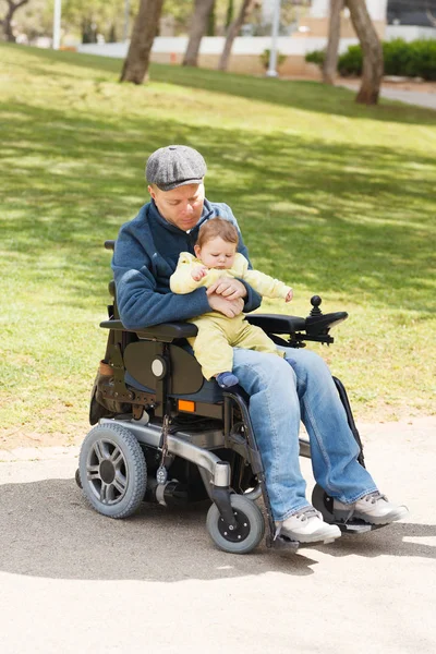 Papa joue avec son fils — Photo