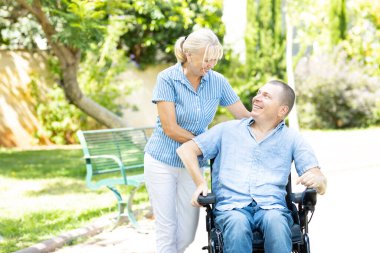 Tekerlekli sandalyedeki gerçek engelli adamın hayatı..