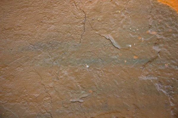 Bir beton duvara kırık boya kahverengi bir gölge doku