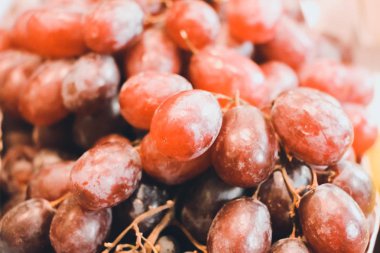 Taze ve büyük kırmızı üzüm kroket. Çok lezzetli ve tatlı üzüm.
