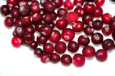 Taze dondurulmuş çilek yemek yiyecek ya da içecek için. Cranberries - dondurulmuş kendi tazelik ve vitaminler tutmuş.