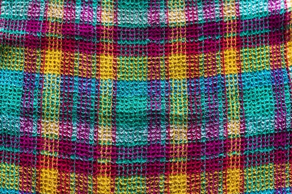 Güzel ve parlak tonları kareli kumaş. Gökkuşağının tüm renkleri konuları bu ürün üretimi için kullanılan.