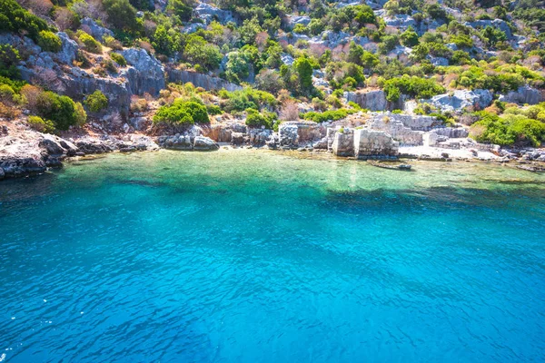 View Sea Ancient Ruins City Yacht Water Very Clear Blue — Stock Photo, Image