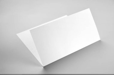 Gri Arka Plan Üzerine Boş Katlanmış Antetli Veya Mektup