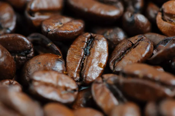 Roasted coffee beans macro background — Stock Photo, Image