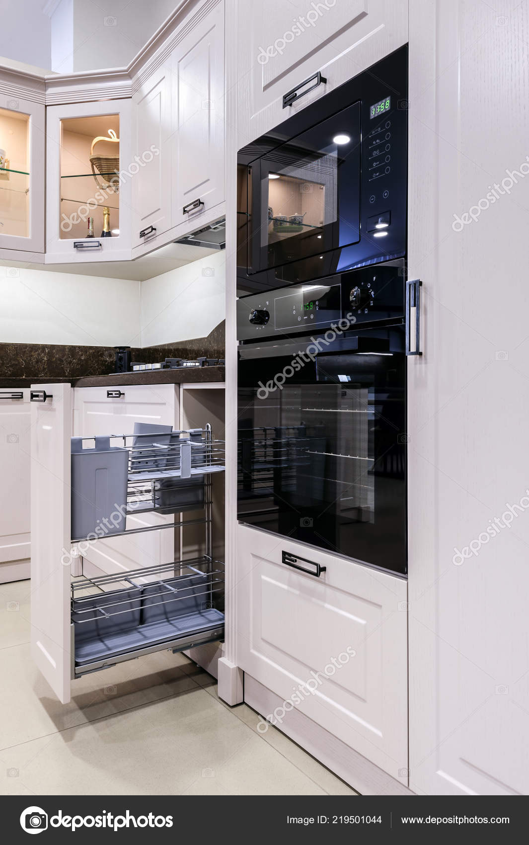 Luxus modern Beige Küche Interieur — Stockfoto © starush ... Luxus modern Beige Küche Interieur — Stockfoto © starush ...