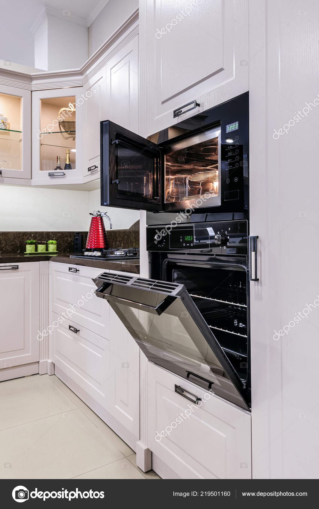 Luxus modern Beige Küche Interieur — Stockfoto © starush ... Luxus modern Beige Küche Interieur — Stockfoto © starush ...
