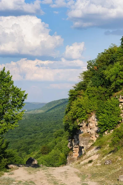 モルドバの風景、ドニエストル川近くの崖 — ストック写真