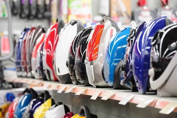 Row of vacuum cleaners in appliance store — Stock Photo, Image