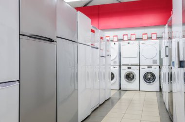 buzdolapları ve aletleri mağazasının içinde mashines yıkama