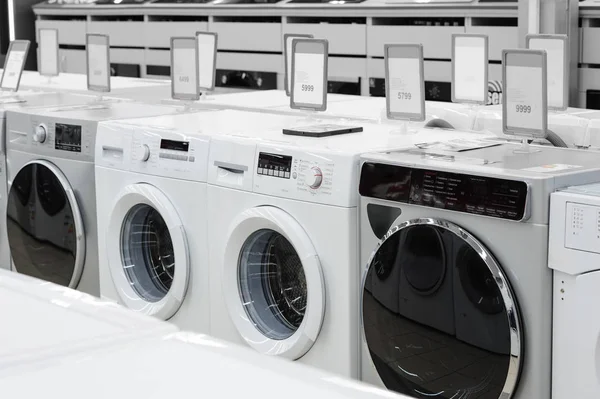Lavando mashines en la tienda de electrodomésticos — Foto de Stock