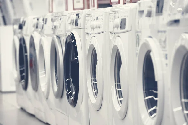 Washing mashines in appliance store — Stock Photo, Image