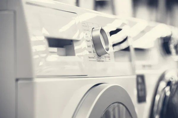 Çamaşır mashines closeup aletleri mağazasının içinde — Stok fotoğraf