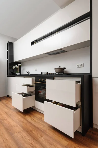 Modern classic black and white kitchen — Stock Photo, Image