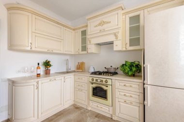 Modern bej renkli lüks mutfak