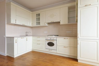 Klasik krem renkli mutfak