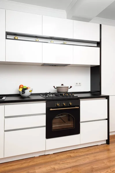 Modern classic black and white kitchen — Stock Photo, Image