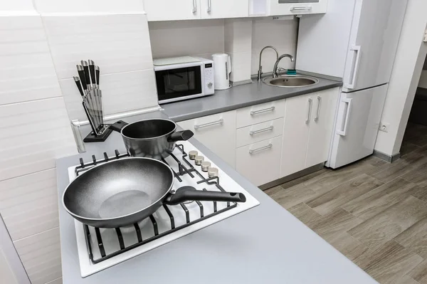 Moderne weiße Küche — Stockfoto