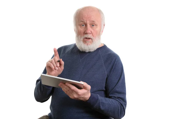 Hombre viejo divertido usando tableta aislada en blanco —  Fotos de Stock