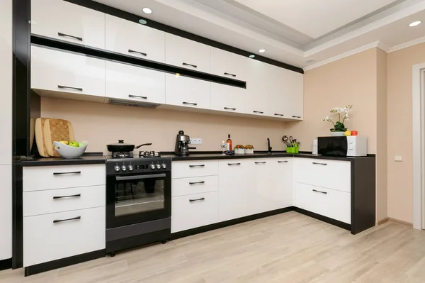 Dapur hitam dan putih modern — Stok Foto