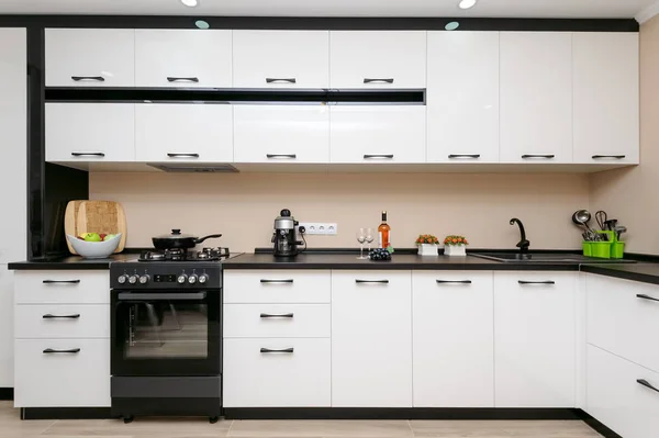 Dapur hitam dan putih modern — Stok Foto