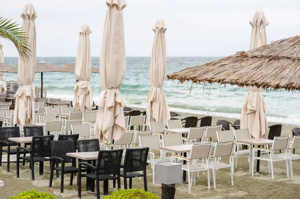 Tomt utomhuskafé vid stranden i Leptokaria, Makedonien, Grekland — Stockfoto