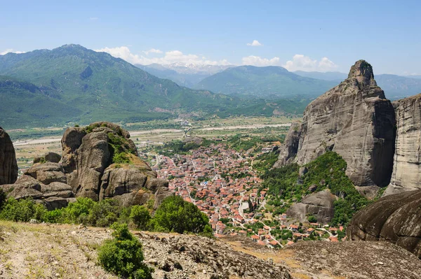 Meteora-Felsen in der Nähe der Stadt Kalambaka, Griechenland — Stockfoto